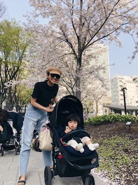 「URBAN RESEARCH DOORS（アーバンリサーチドアーズ）のサイドフリンジカットオフデニム（デニムパンツ）」を使った、うえむら あやのさん（レディース・165cm）の春コーディネート