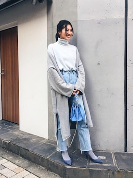 「URBAN RESEARCH DOORS（アーバンリサーチドアーズ）のサイドフリンジカットオフデニム（デニムパンツ）」を使った、うえむら あやのさん（レディース・165cm）の秋コーディネート