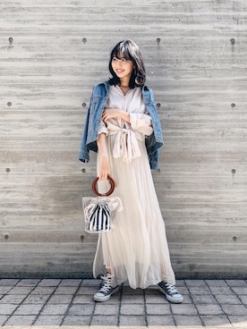 「URBAN RESEARCH ROSSO WOMEN（アーバンリサーチ　ロッソ）のアイテム（デニムジャケット）」を使った、うえむら あやのさん（レディース・165cm）の春コーディネート