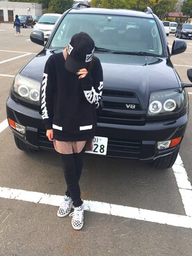「OFF-WHITE」｜「アイテム（スウェット）」を使った、モエさん（レディース・159cm）の春コーディネート