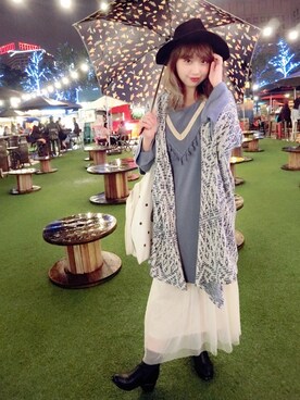 「H&M（エイチ・アンド・エム）のアイテム（ポンチョ）」を使った、Mavis Hsuさん（レディース・158cm）の冬コーディネート