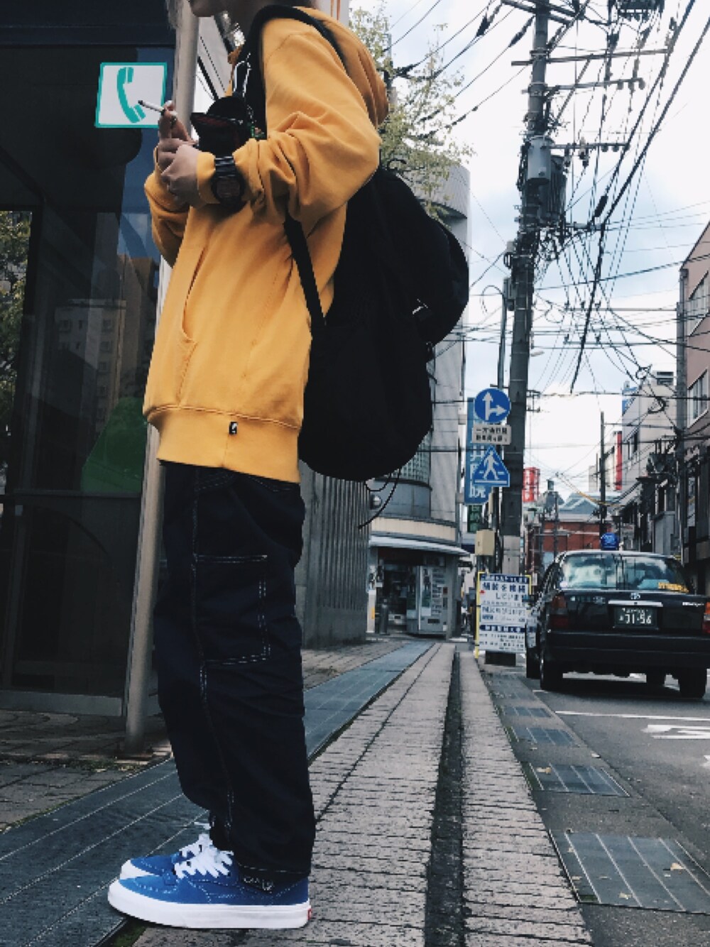 「menswear、skate、coordinate」｜「Cat’s Pawのアイテム（デニムパンツ、ブルー系）」を使った、観月さん（レディース・152cm）の秋コーディネートの1枚目の写真
