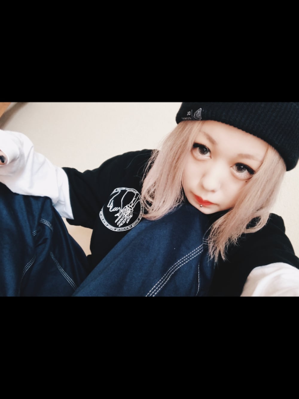 「秋コーデ、低身長、Tシャツ、デニム、skate、menswear、coordinate」｜「DL HEADWEARのアイテム（ニットキャップ/ビーニー、ブラック系）」を使った、観月さん（レディース・152cm）の秋コーディネートの1枚目の写真