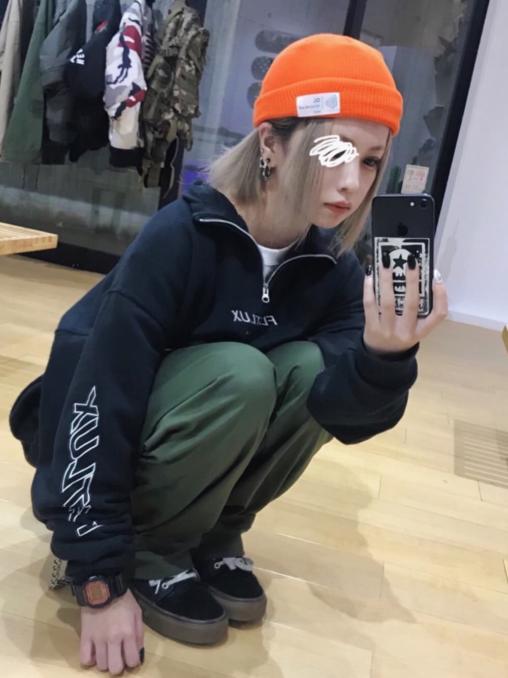 「menswear、skate、fashion、coordinate」｜「VANSのアイテム（スニーカー、ブラック系）」を使った、観月さん（レディース・152cm）の秋コーディネートの1枚目の写真