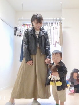 「グラニフ」｜「アイテム（ライダースジャケット）」を使った、りぃさん（レディース・153cm）の春コーディネート