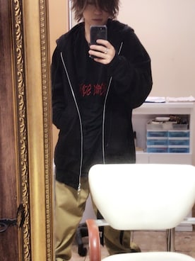 「DANKE SCHON（ダンケシェーン）のアイテム（チノパンツ）」を使った、華神 集也さん（メンズ・173cm）の秋コーディネート