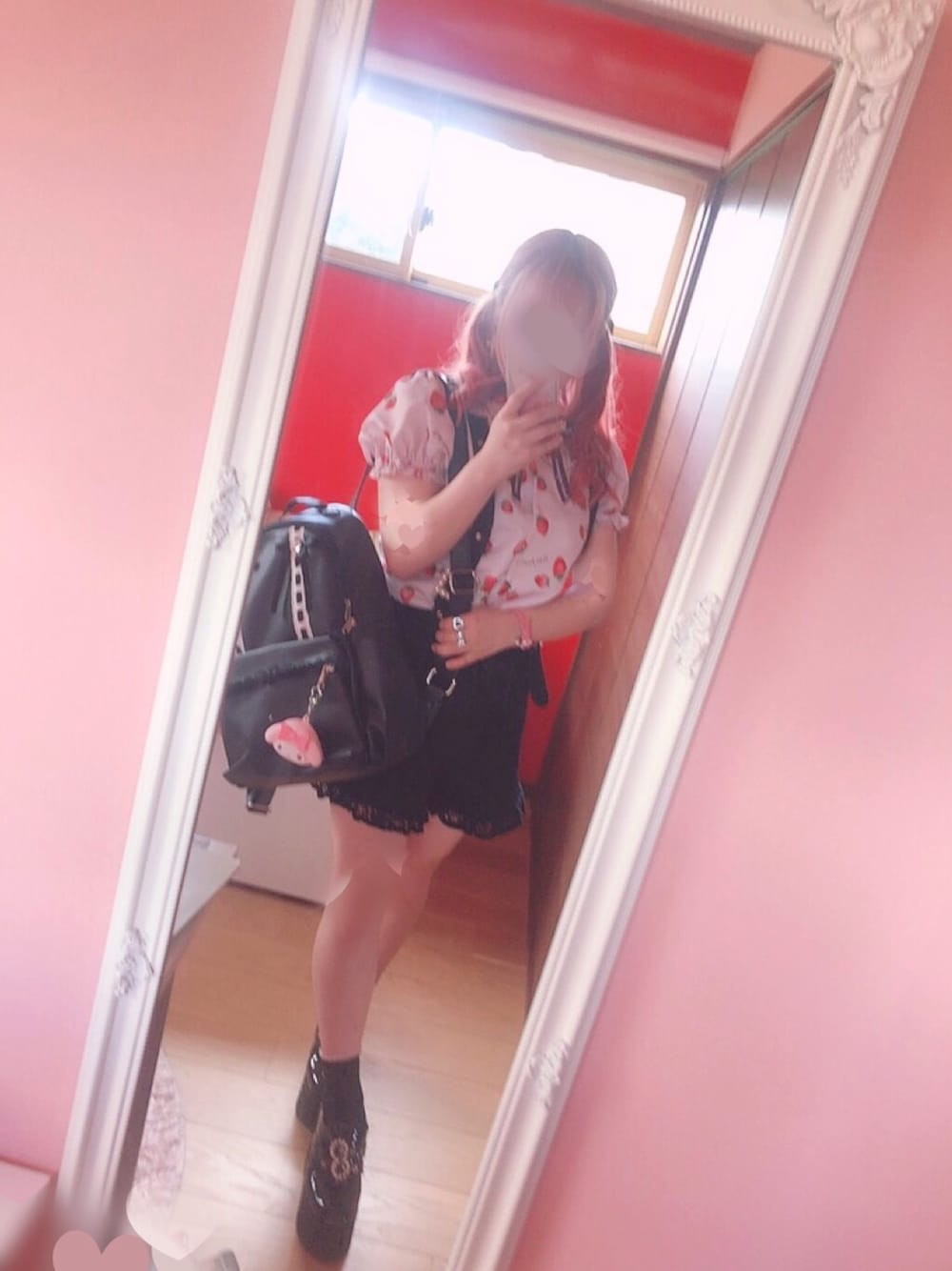 「Ank Rouge、いちご、swankiss、夏コーデ、おしゃれさんと繋がりたい、量産型、地雷、黒ピンク、今日のコーデ、着回しコーデ」｜「Ank RougeのFANCYSTRAWBERRYパフブラウス（シャツ/ブラウス、ピンク系）」を使った、もーちゃんさん（レディース・153cm）の秋コーディネートの1枚目の写真
