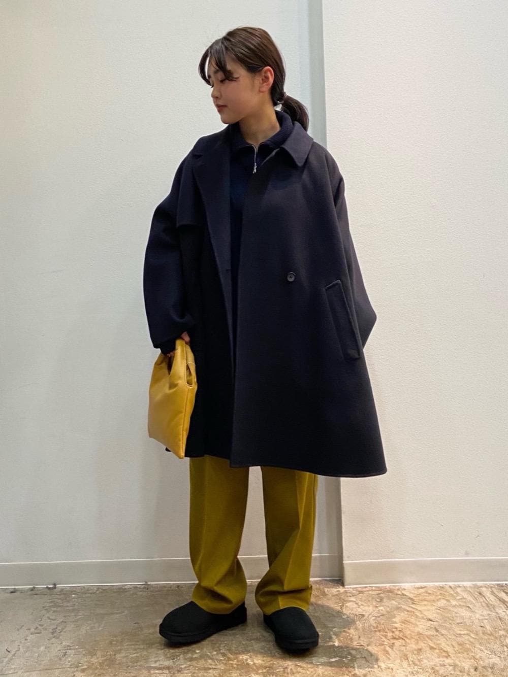 「リラックス、シューズ、👟バッグ、ニット/セーター、ぱんつ」｜「UGGの＜UGG＞クラッシック ウルトラミニブーツ（ブーツ、ブラック系）」を使った、大瀧さん（レディース・154cm）の秋コーディネートの1枚目の写真