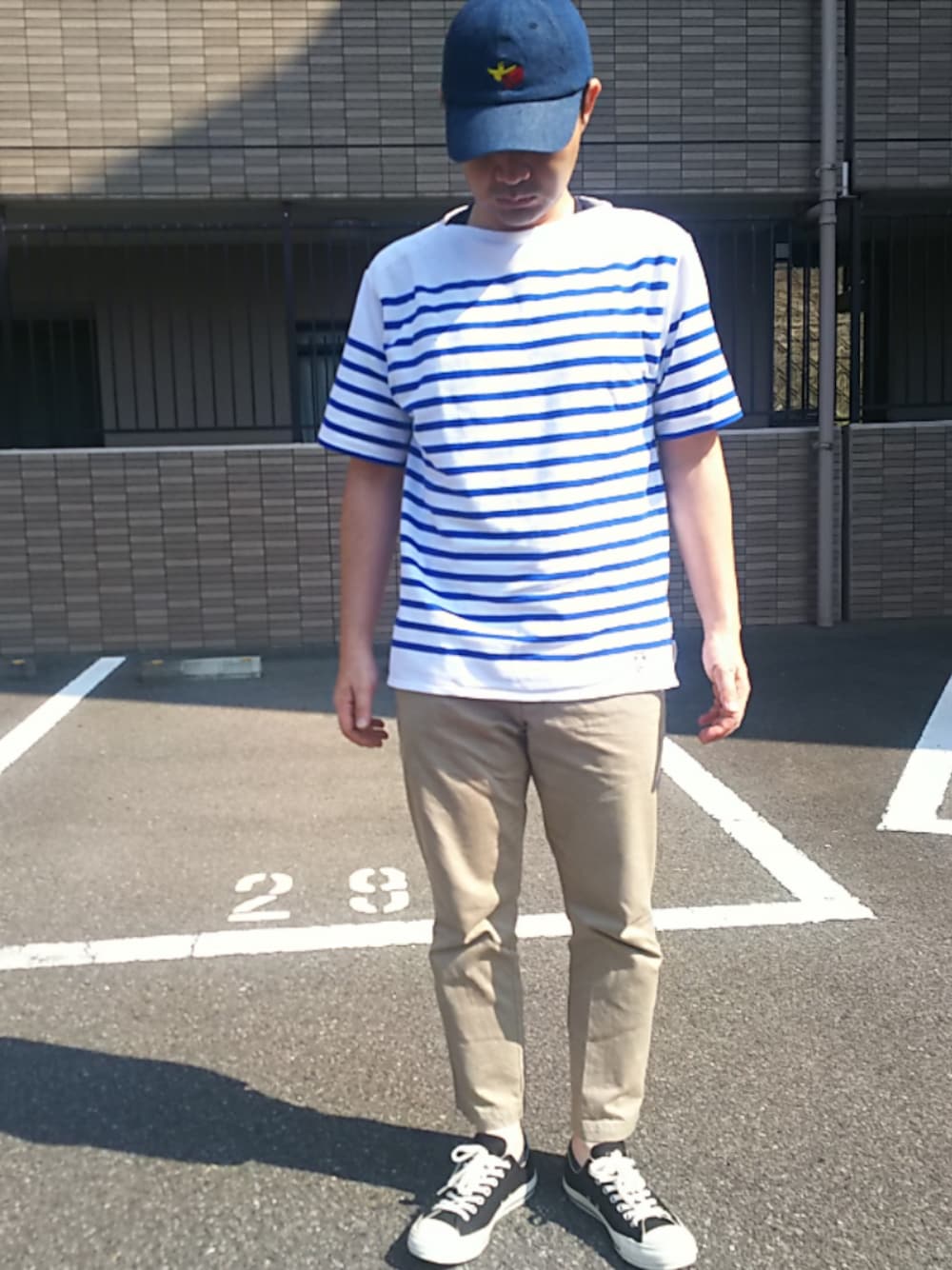 「夏のボーダーフェス、シンプルコーデ、休日スタイル、orcival、URBAN RESEARCH、converse、niko and ...、ボーダー、チノパン」｜「niko and...のMark Gonzales デニムキャップ【niko and ...】（キャップ、ブルー系）」を使った、yadaさん（メンズ・170cm）の夏コーディネートの1枚目の写真