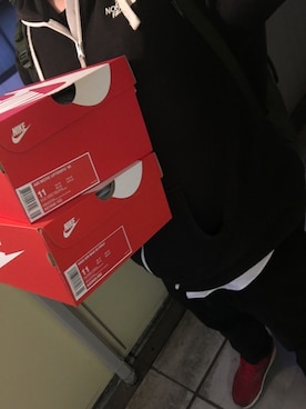 パン屋のスニーカー店員さん（メンズ・180cm）の春コーディネート