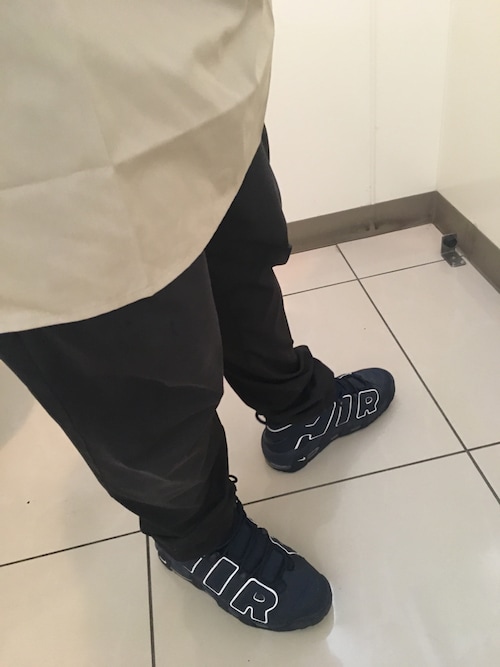 パン屋のスニーカー店員 ユニクロのパンツを使ったコーディネート Wear