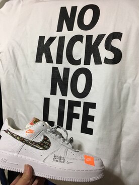 パン屋のスニーカー店員使用「NIKE（Nike Air Force 1 Premium ;07 just do it off-white）」的時尚穿搭