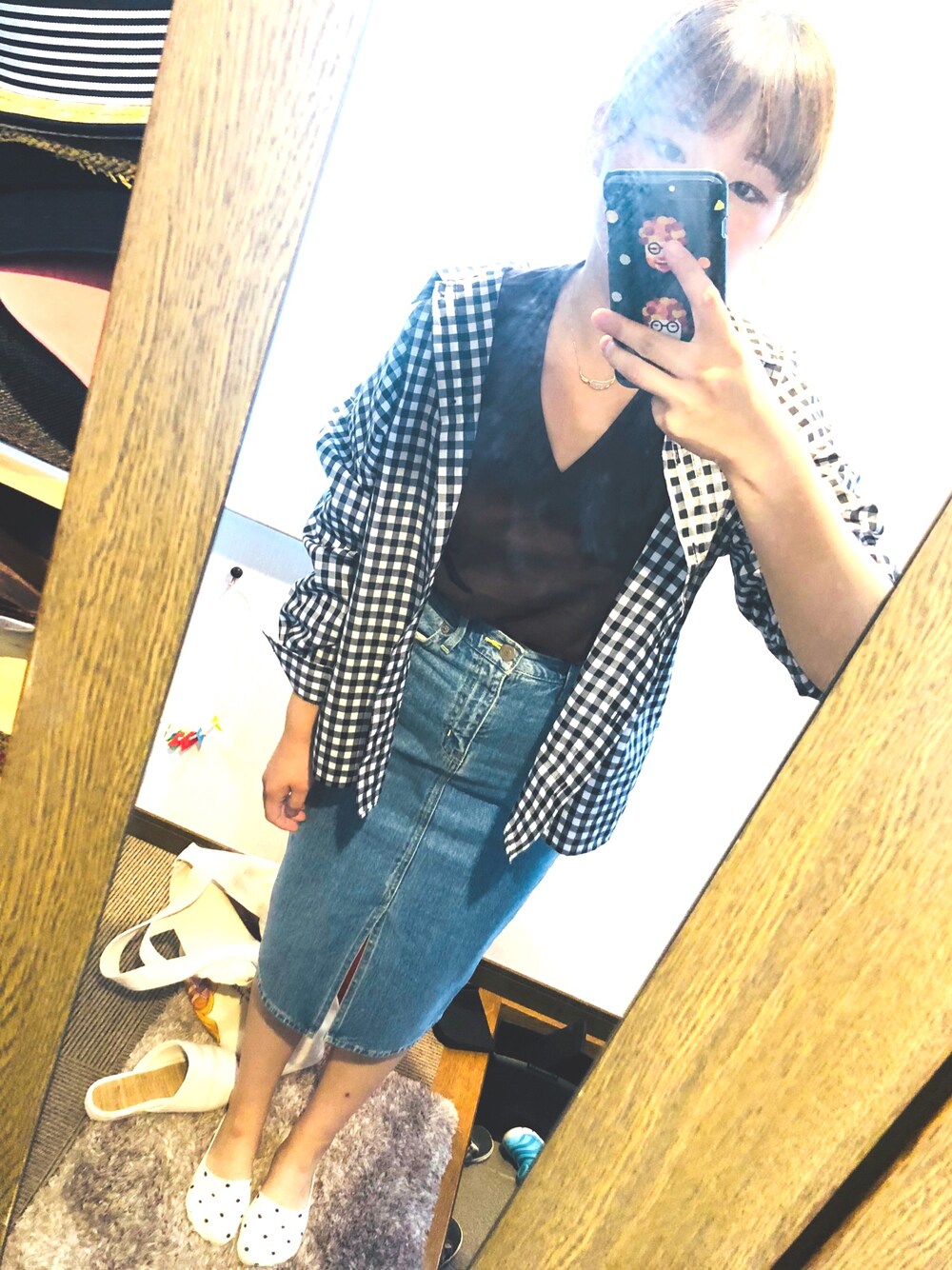 「AZUL by moussyのｵｰｶﾞﾆｯｸｺｯﾄﾝVﾈｯｸ半袖PO（Tシャツ/カットソー、ブラウン系）」を使った、yukikossさん（レディース・168cm）の春コーディネートの1枚目の写真