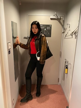 「ZARA（ザラ）のアイテム（その他パンツ、ブラック系）」を使った、MILANO TOYAさん（レディース・176cm）の冬コーディネート