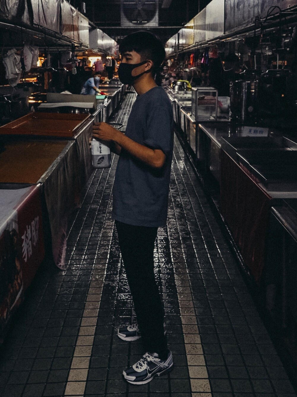 「ootd、NIKE、街拍」｜「UNIQLOのアイテム（Tシャツ/カットソー、グレー系）」を使った、水魚さん（メンズ・175cm）の秋コーディネートの1枚目の写真