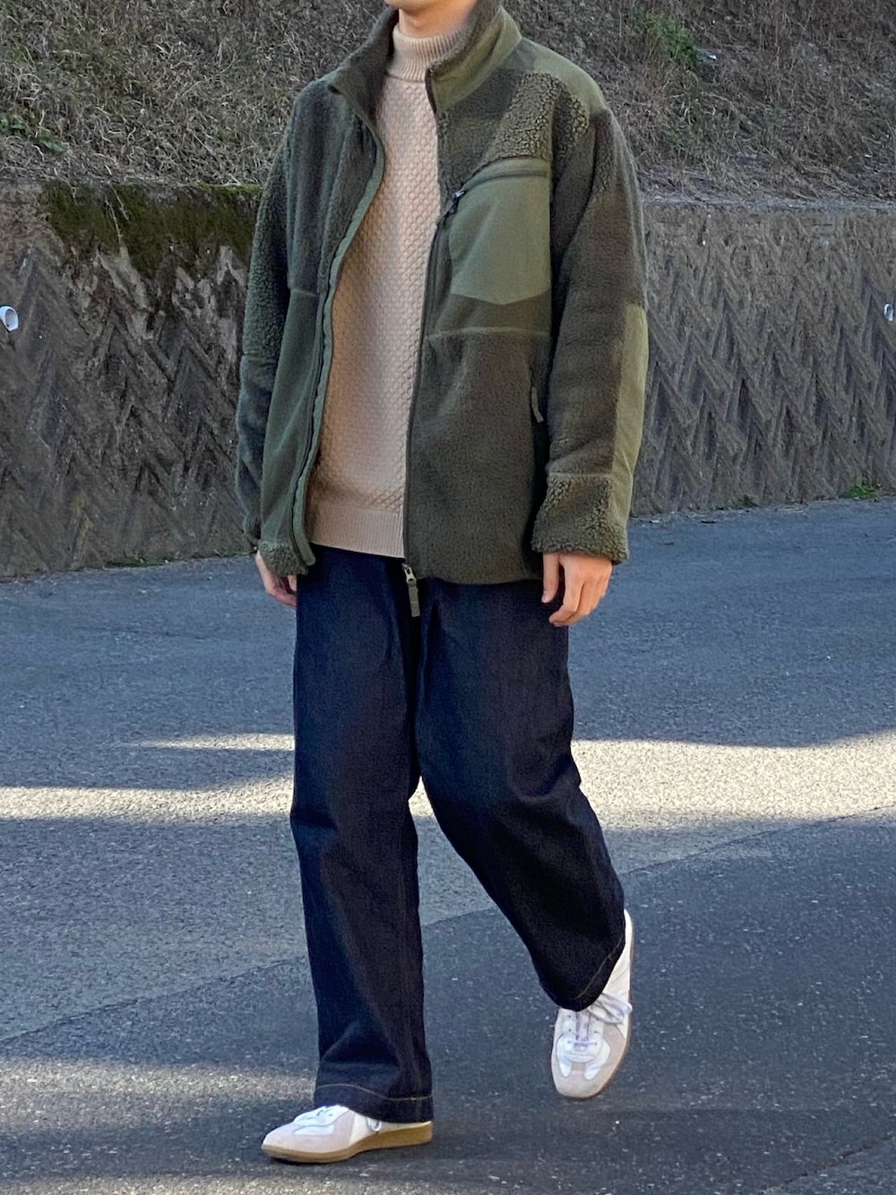 「カジュアルコーデ、UNIQLO、デニム、GERMAN TRAINER、yoke、stein、今日のコーデ」｜「UNIQLOのフリースコンビネーションジャケット（その他アウター、グリーン系）」を使った、キーパーさん（メンズ・173cm）の冬コーディネートの1枚目の写真