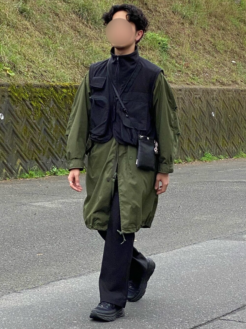 「M65、stein、HOKAONEONE、レイヤードスタイル、フレアパンツ、今日のコーデ、ootd」｜「古着のアイテム（ジャケット/アウター、グリーン系）」を使った、キーパーさん（メンズ・173cm）の春コーディネートの1枚目の写真