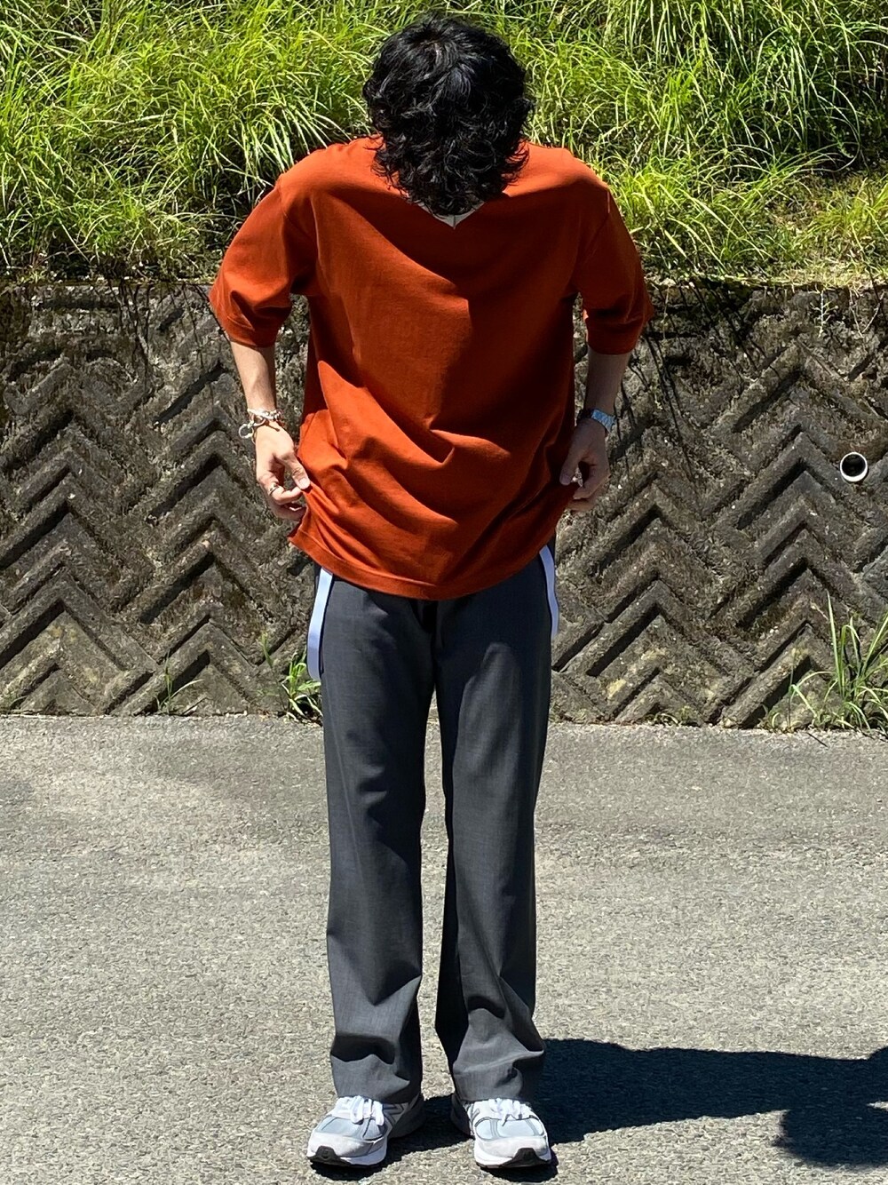 「UNIQLO、sunsea、New Balance、夏コーデ、今日のコーデ、ootd」｜「UNIQLOのエアリズムコットンオーバーサイズTシャツ（5分袖）（Tシャツ/カットソー、オレンジ系）」を使った、キーパーさん（メンズ・173cm）の夏コーディネートの1枚目の写真