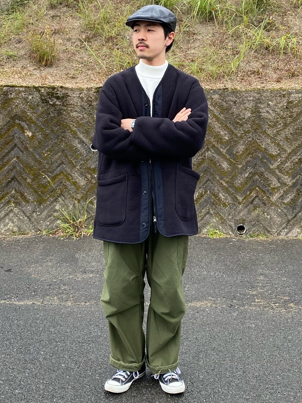 「冬コーデ、休日スタイル、クリスマス、カジュアルコーデ、UNIQLO、プチプラ、シンプルコーデ」｜「schottのSchott/ショット/HUNTING COWHIDE 1900/ハンチング（ハンチング/ベレー帽、ブラック系）」を使った、キーパーさん（メンズ・173cm）の冬コーディネートの1枚目の写真