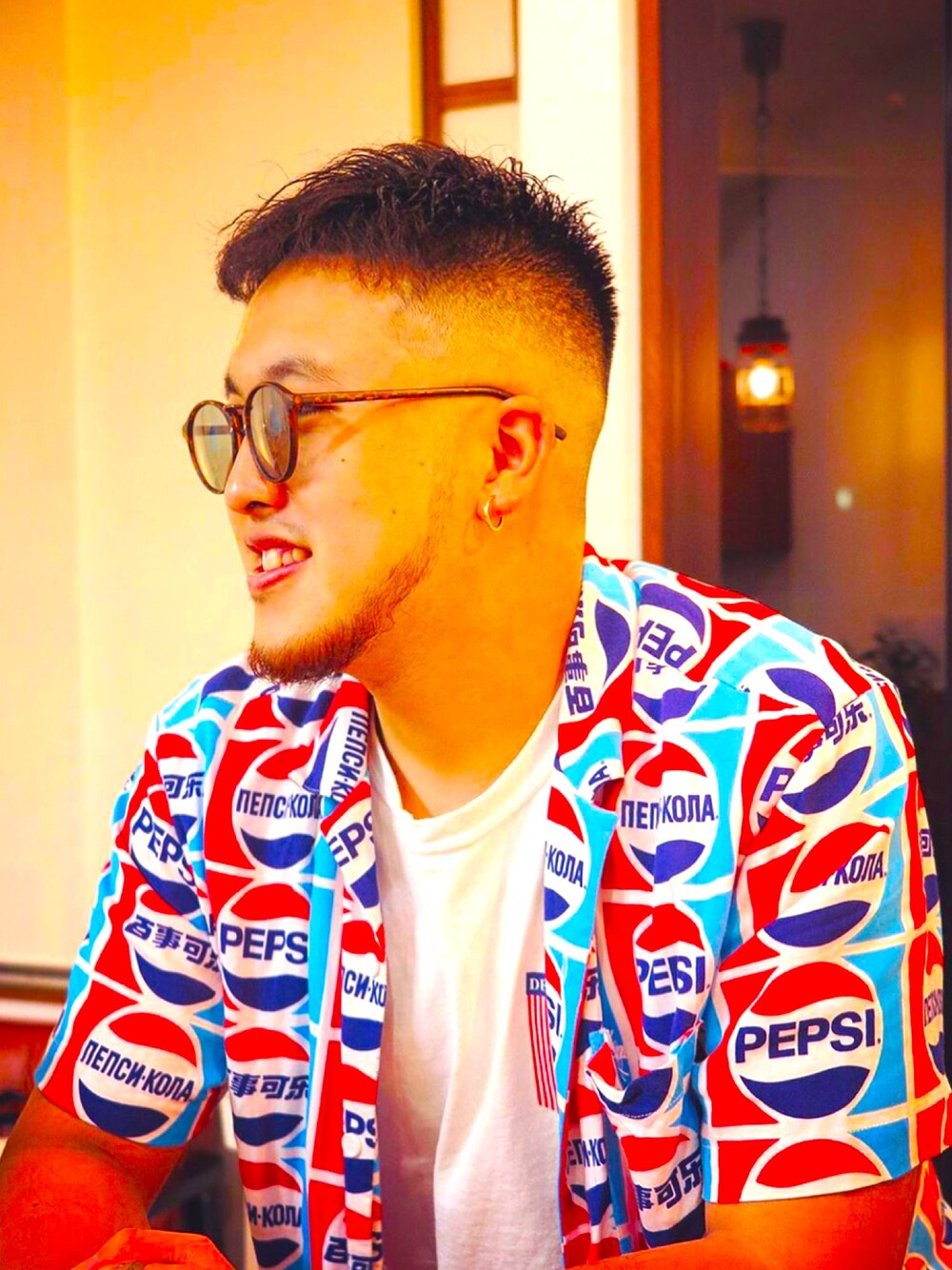 「pepsi」｜「FOREVER 21のアイテム（シャツ/ブラウス、レッド系）」を使った、Tsubasa Asoさん（メンズ・172cm）の秋コーディネートの1枚目の写真