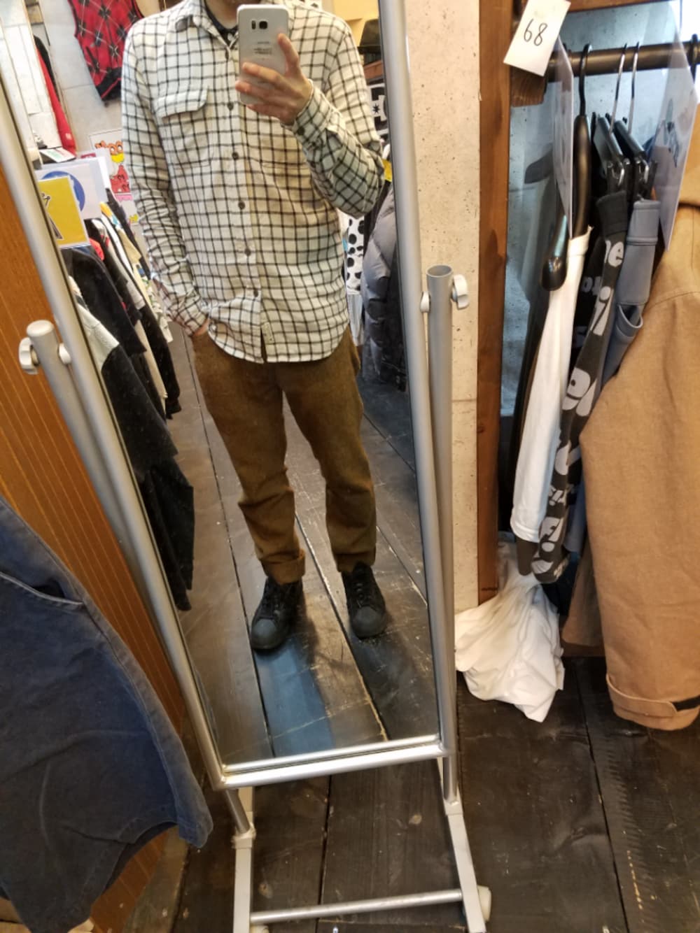 「秋のコーデ、今日のコーデ、ブラウン、レトロ、古着」｜「adidasのアイテム（スニーカー、ブラック系）」を使った、シンゴさん（メンズ・163cm）の秋コーディネートの1枚目の写真