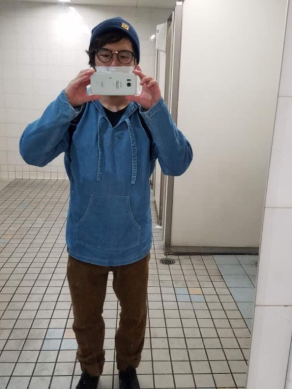 「ストリート服が好き、秋コーデ、秋冬コーデ、オーバーサイズ、古着、ニット帽、めがね、HUMAN MADE、エクストララージ、XLARGE」｜「HUMAN MADEのアイテム（ニットキャップ/ビーニー、ブルー系）」を使った、シンゴさん（メンズ・163cm）の秋コーディネートの1枚目の写真