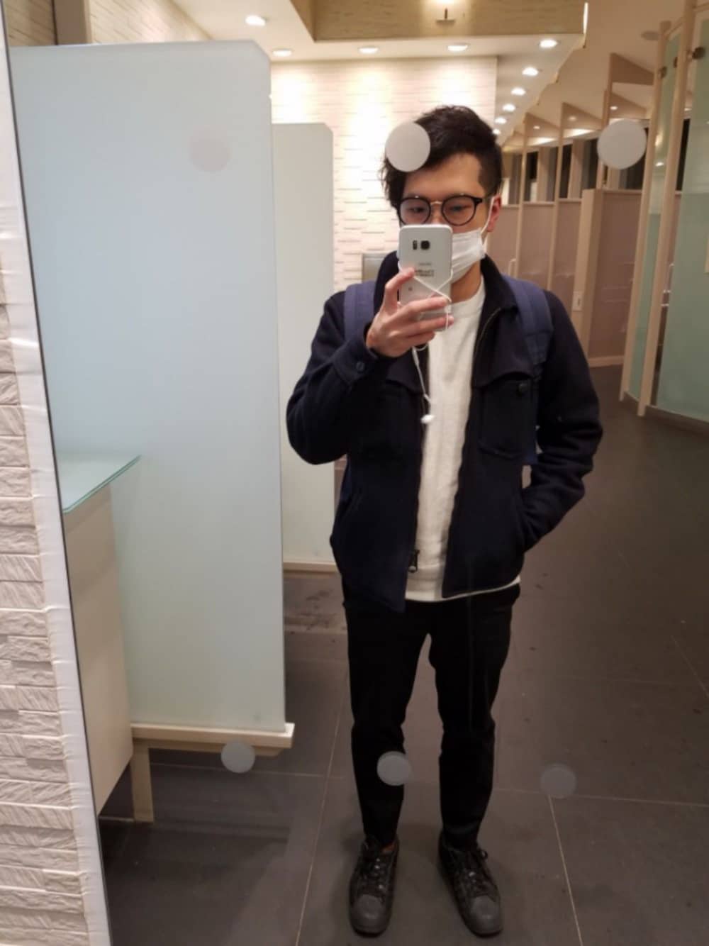 「シンプル、冬、秋冬コーデ」｜「Mr. BATHING APEのアイテム（チノパンツ、ブラック系）」を使った、シンゴさん（メンズ・163cm）の冬コーディネートの1枚目の写真