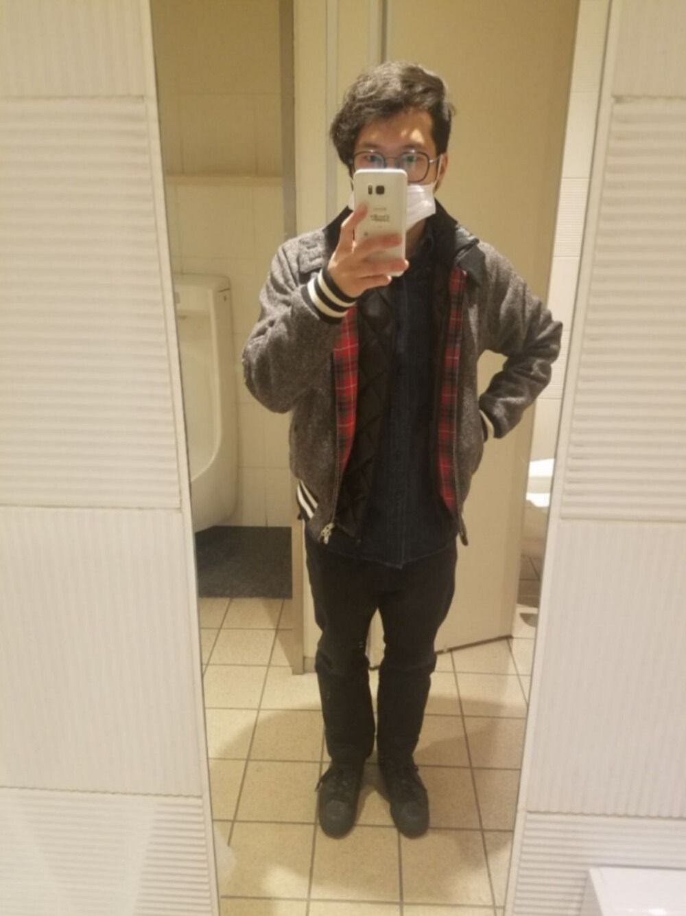 「お洒落さんとつながりたい、冬コーデ、シンプルコーデ、いいね、save、フォローお願いします🤑、今日のコーデ、古着、古着コーデ、めがね」｜「A BATHING APEのアイテム（メガネ、ブラック系）」を使った、シンゴさん（メンズ・163cm）の冬コーディネートの1枚目の写真