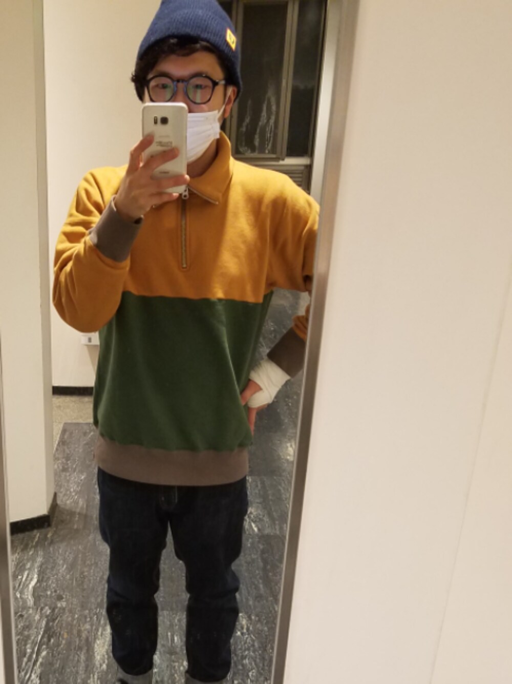 「春、めがね、今日のコーデ、ニット帽、オレンジ、グリーン、おしゃれさんと繋がりたい」｜「HUMAN MADEのアイテム（ニットキャップ/ビーニー、ブルー系）」を使った、シンゴさん（メンズ・163cm）の春コーディネートの1枚目の写真