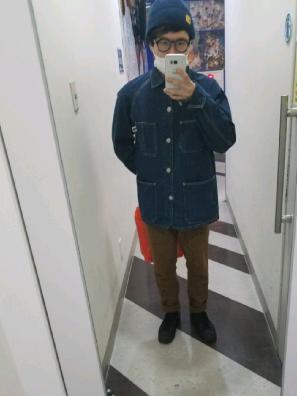 「シンプル、春、低身長、おしゃれさんと繋がりたい、古着、めがね、デニムジャケット、カバーオール」｜「HUMAN MADEのHUMAN MADE/ HMMD BEANIE（ニットキャップ/ビーニー、ブルー系）」を使った、シンゴさん（メンズ・163cm）の春コーディネートの1枚目の写真