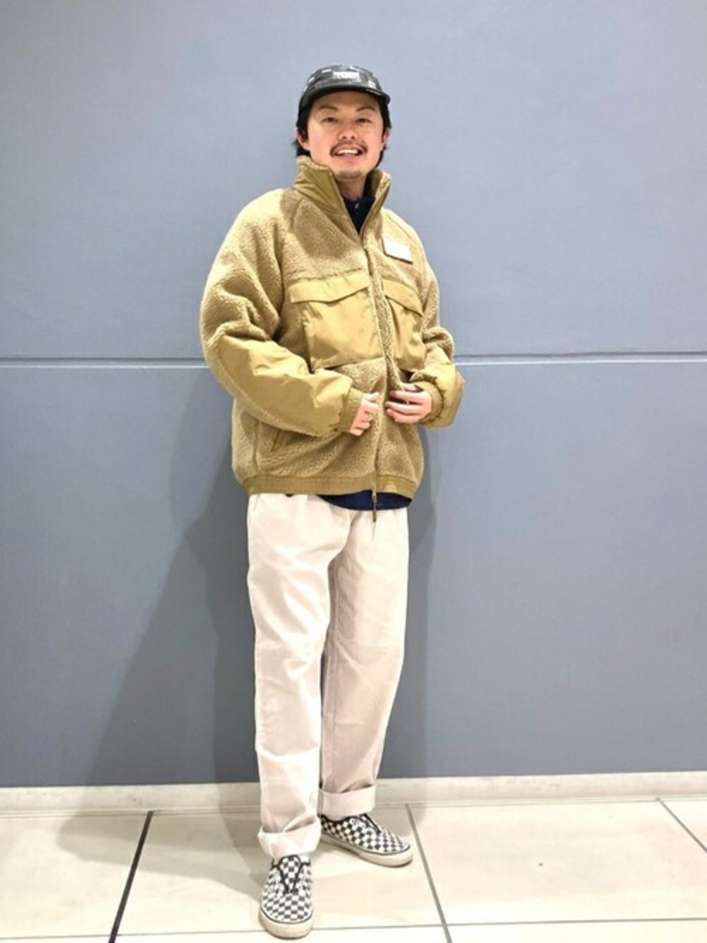 「パンツ、カジュアル、シンプル、秋のコーデ、大人カジュアル、大人コーデ、パンツスタイル、シンプルコーデ、カジュアルコーデ、秋コーデ」｜「ABU GARCIAの【ABU GARCIA / アブガルシア】BOA BLOUSON（ブルゾン、ベージュ系）」を使った、JOURNAL STANDARD relumeさん（メンズ・168cm）の秋コーディネートの1枚目の写真