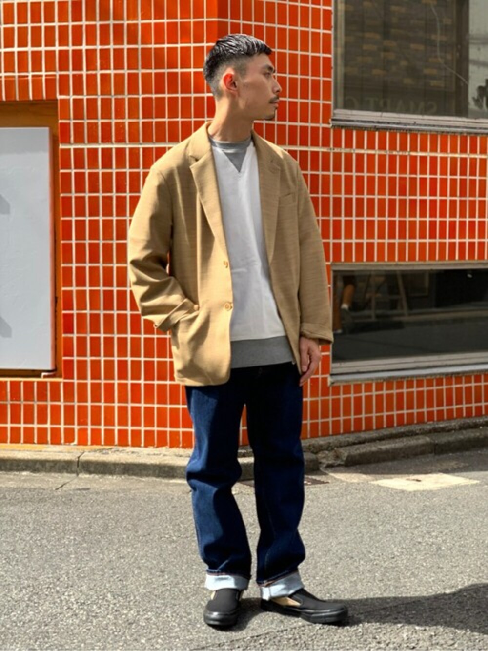 「journal standard、ジャケットスタイル、ジャケット　デニム、デニムコーデ、JOURNAL STANDARD relume、Moonstar、relume、ムーンスター」｜「JOURNAL STANDARD relumeのTEC PANAMA ジャケット（テーラードジャケット、ベージュ系）」を使った、JOURNAL STANDARD relumeさん（メンズ・165cm）の春コーディネートの1枚目の写真