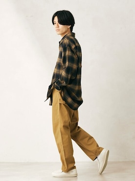 「SMITH'S（スミス）のアイテム（パンツ）」を使った、JOURNAL STANDARD relumeさん（メンズ・170cm）の秋コーディネート
