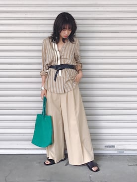 「アイテム（チノパンツ）」を使った、TOMOMI KANATAさん（レディース・162cm）の夏コーディネート