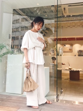 「アイテム（ボディバッグ/ウエストポーチ）」を使った、TOMOMI KANATAさん（レディース・162cm）の夏コーディネート