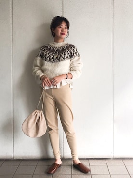 「アイテム（スリッポン）」を使った、TOMOMI KANATAさん（レディース・162cm）の秋コーディネート