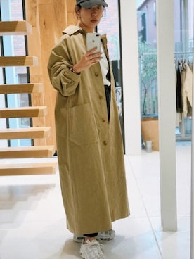 「TODAYFUL（トゥデイフル）のアイテム（ステンカラーコート）」を使った、TOMOMI KANATAさん（レディース・162cm）の夏コーディネート