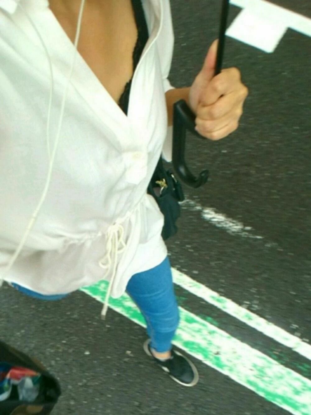 「雨」｜「MOUSSYのアイテム（シャツ/ブラウス、ホワイト系）」を使った、ゆきさん（レディース・153cm）の夏コーディネートの1枚目の写真