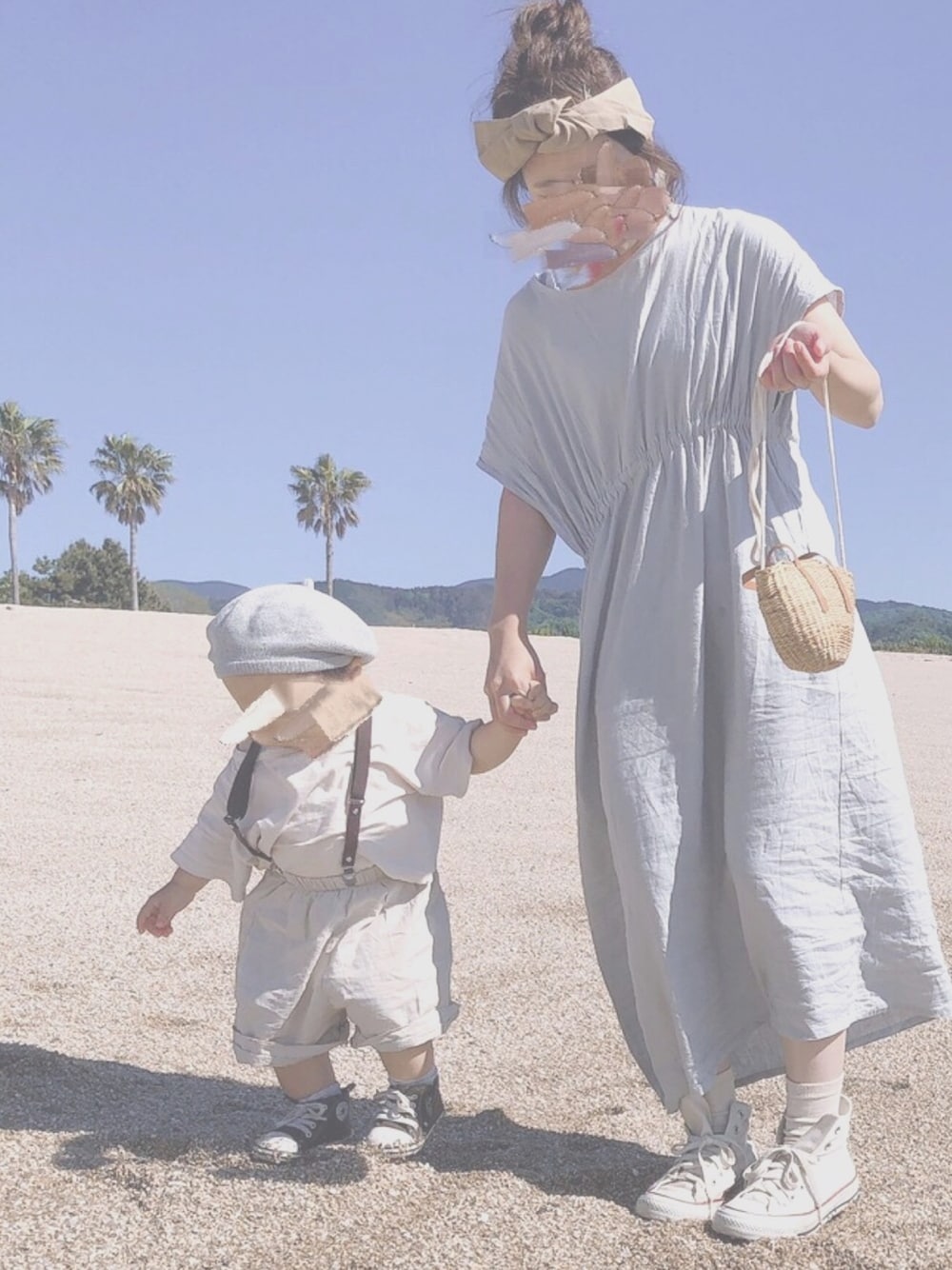 「海コーデ、夏、ワンピース×スニーカー、おやこーで。、サックスブルー、韓国子供服、低身長」｜「チチカカのアイテム（ヘアバンド、ベージュ系）」を使った、taata *̣̩⋆̩さん（レディース・147cm）の春コーディネートの1枚目の写真