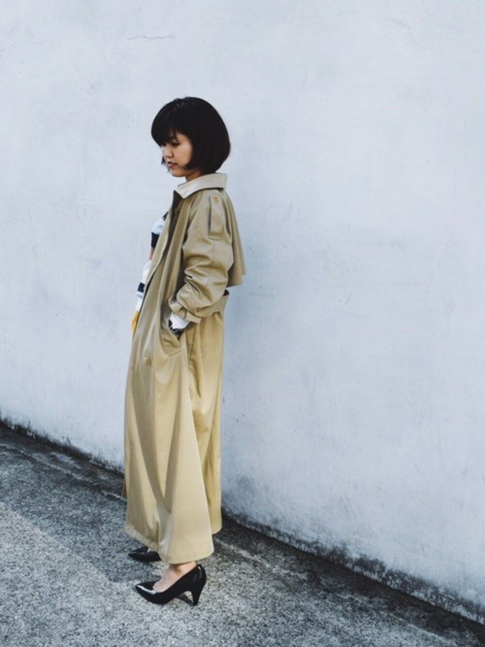 「ボーダー、トレンチコート、大人カジュアル、春コーデ、MK MICHEL KLEIN、MKミッシェルクラン」｜「MK MICHEL KLEINのボリュームロングトレンチコート（トレンチコート、ベージュ系）」を使った、MKミッシェルクランさん（レディース・160cm）の冬コーディネートの1枚目の写真