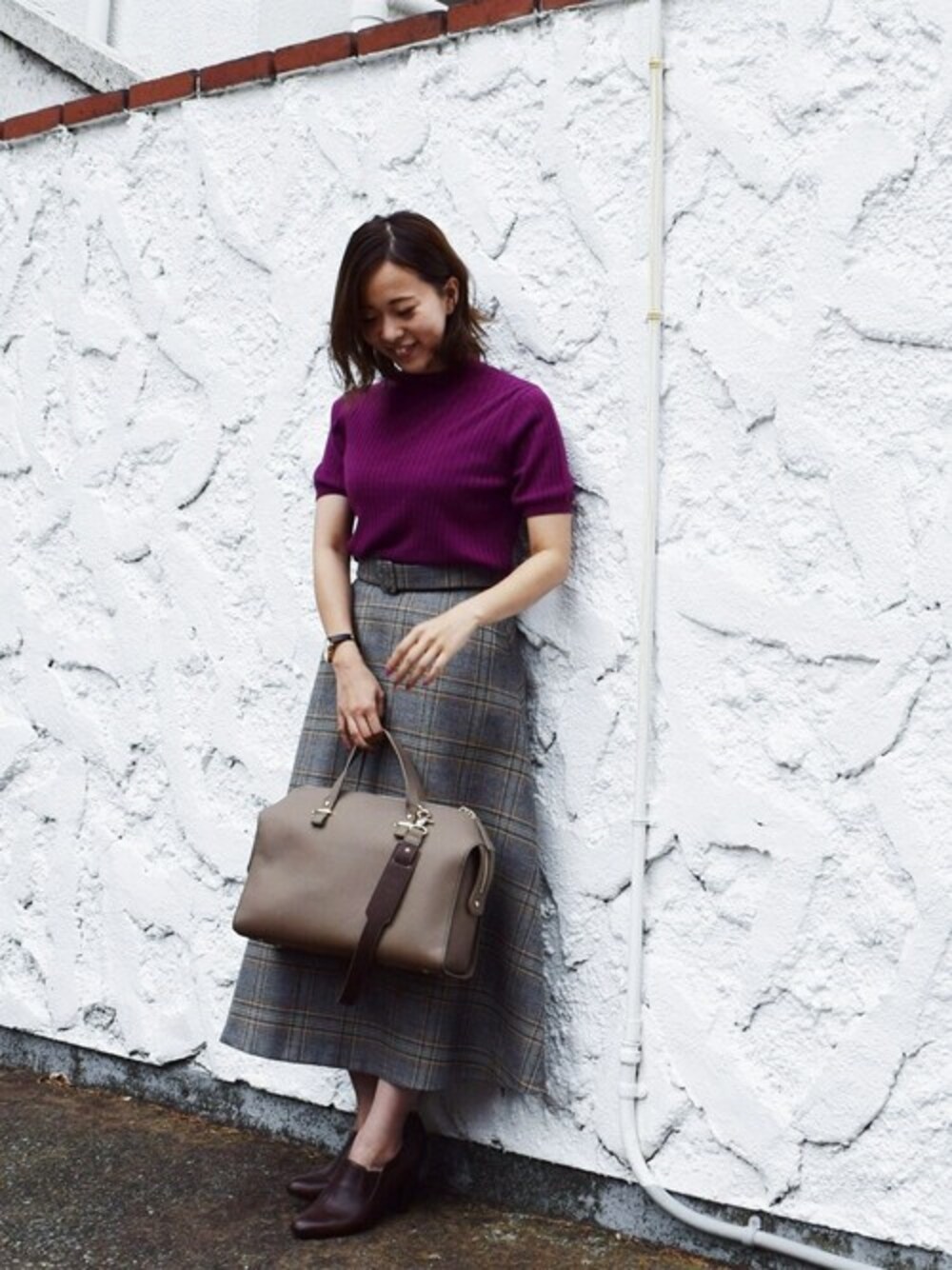 「パープル、チェックスカート、アンサンブル、秋コーデ、MK MICHEL KLEIN、MKミッシェルクラン」｜「MK MICHEL KLEINの【洗える】カラーニットアンサンブル（アンサンブル、パープル系）」を使った、MKミッシェルクランさん（レディース・155cm）の秋コーディネートの1枚目の写真