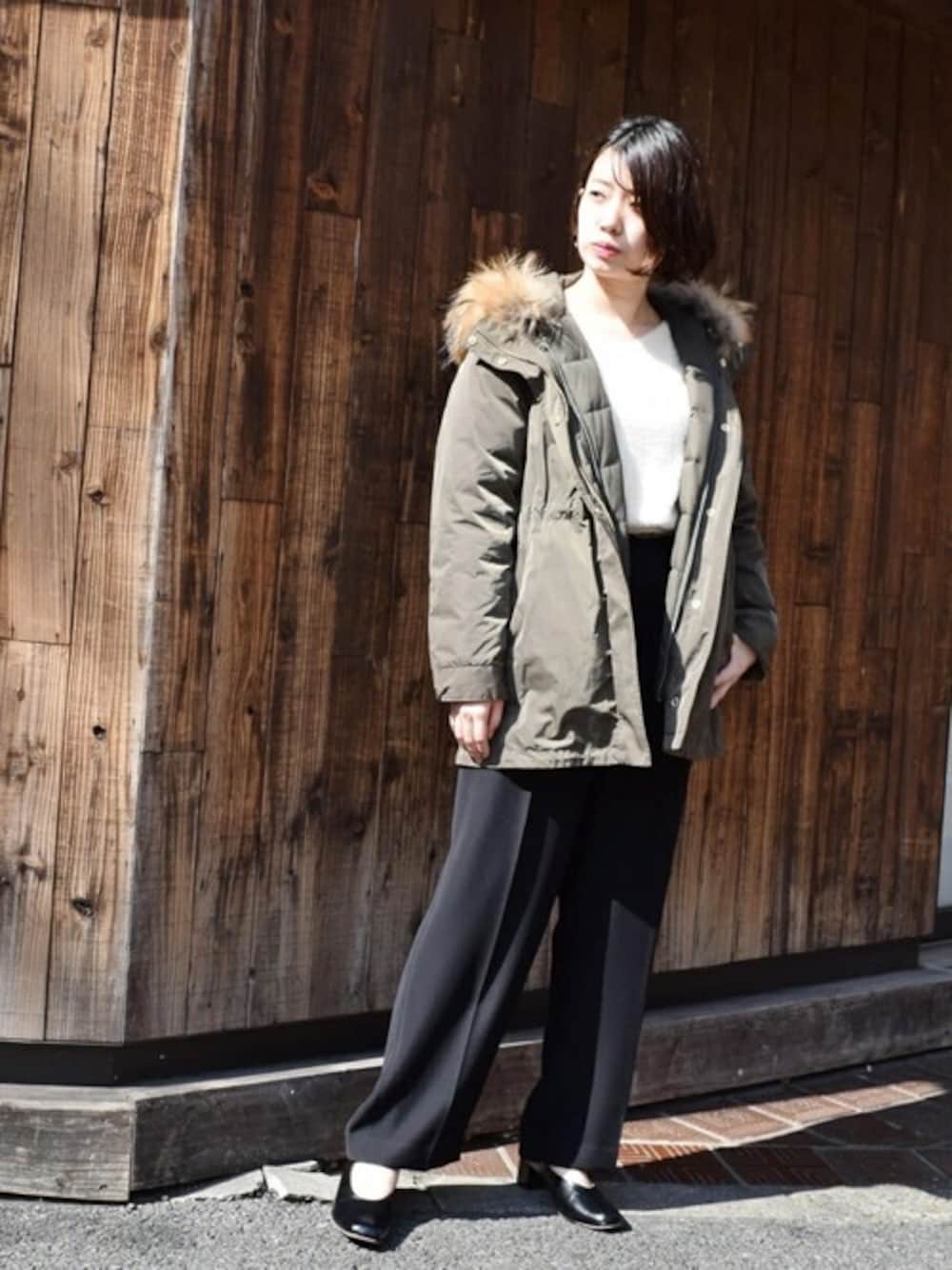 「モッズコート、カーキ、ワイドパンツ、シャギーニット、オトナカジュアル、MK MICHEL KLEIN、MKミッシェルクラン」｜「MK MICHEL KLEINのインナーダウン付きモッズコート（ダウンジャケット/コート、グリーン系）」を使った、MKミッシェルクランさん（レディース・166cm）の秋コーディネートの1枚目の写真