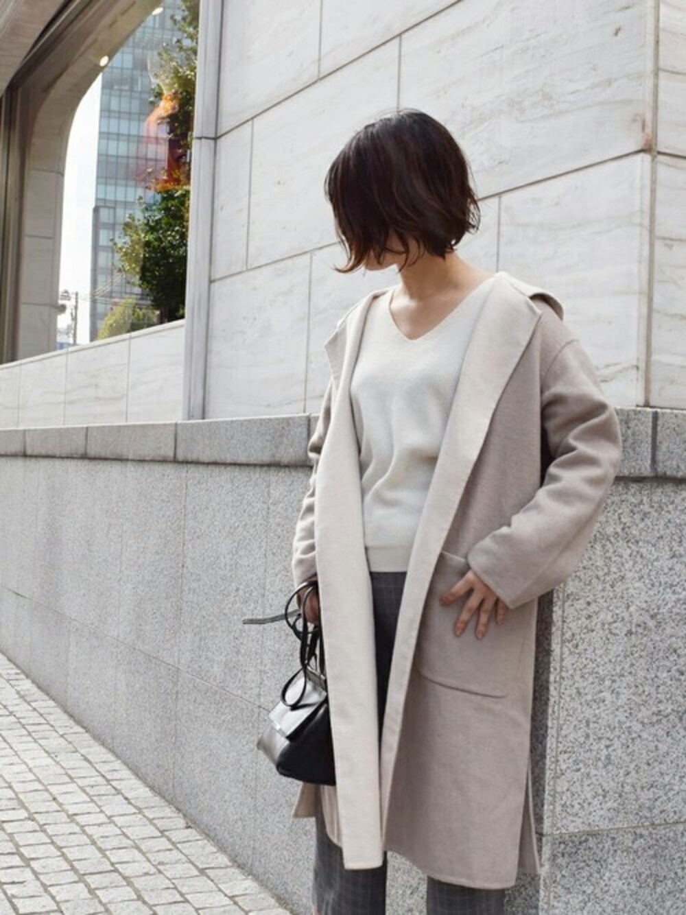 「ベージュ、大人カジュアル、オフホワイト、MK MICHEL KLEIN、MKミッシェルクラン」｜「MK MICHEL KLEINのダブルフェイス リバーフーデットコート（その他アウター、ベージュ系）」を使った、MKミッシェルクランさん（レディース・166cm）の冬コーディネートの1枚目の写真