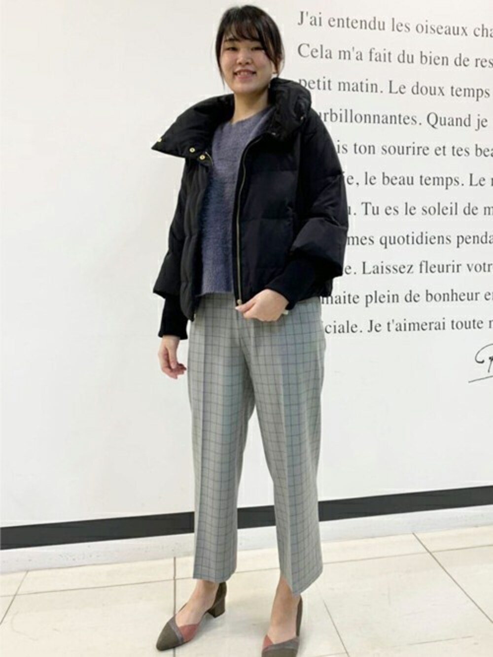 「ダウンジャケット、冬コーデ、大人カジュアル、きれいめカジュアル、パンツスタイル、ootd、outfit、洗えるニット」｜「MK MICHEL KLEINのミニグログラン　ショートダウン（ダウンジャケット/コート、ブラック系）」を使った、MKミッシェルクランさん（レディース・166cm）の冬コーディネートの1枚目の写真