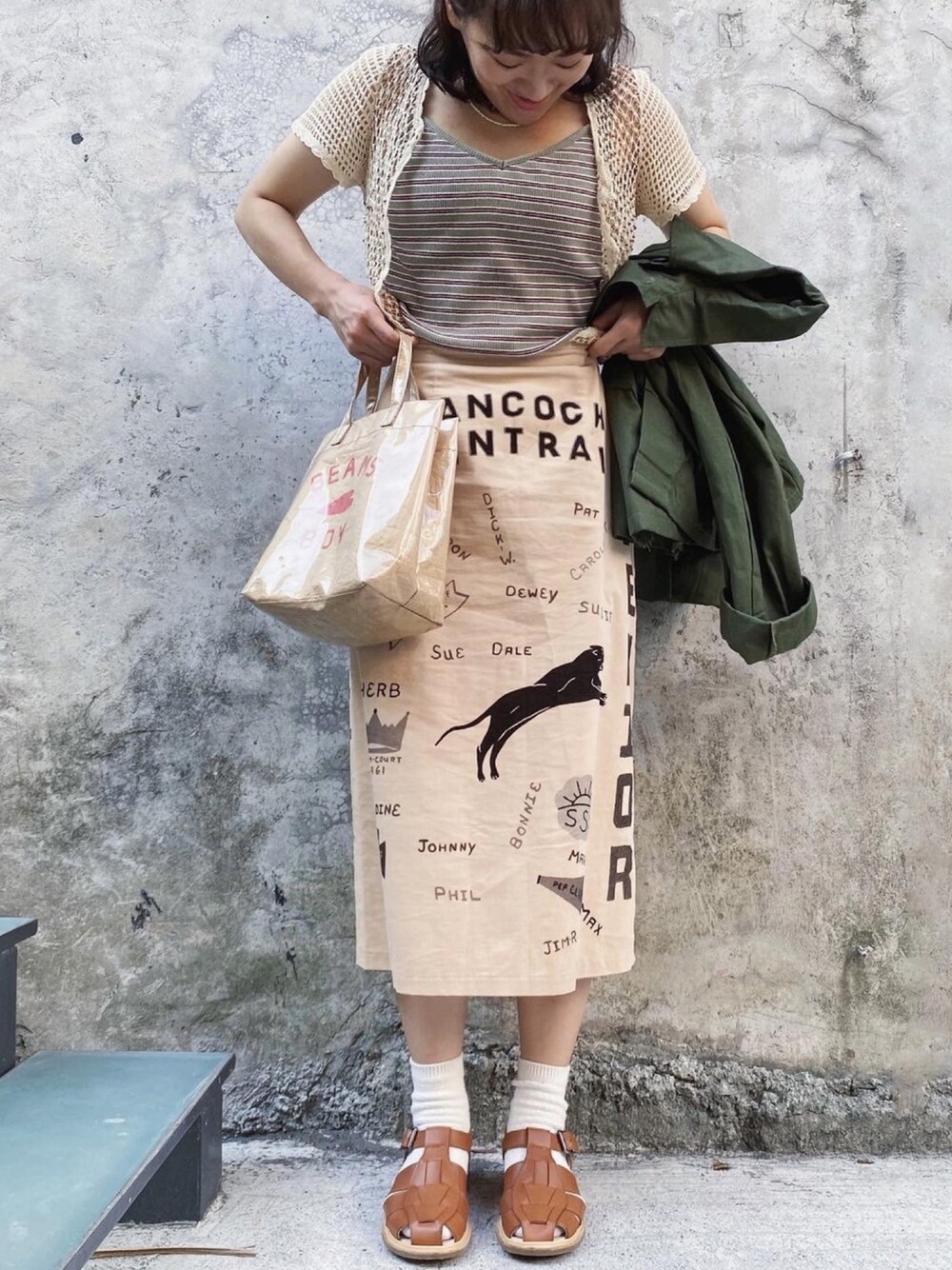 「VINTAGE、BEAMS BOY、Paraboot、古着、IBERIS」｜「BEAMS BOYのBEAMS BOY / ボーイ メモリアル プリント スカート（スカート、ホワイト系）」を使った、Chaö Yi（あき)さん（レディース・155cm）の冬コーディネートの1枚目の写真