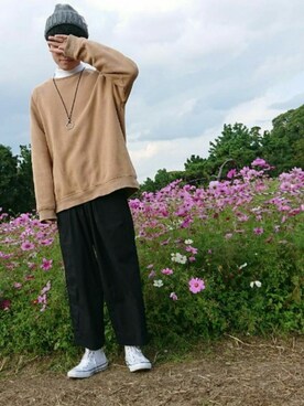 「H&M（エイチ・アンド・エム）のアイテム（スウェット、ホワイト系）」を使った、Koshiさん（メンズ・176cm）の秋コーディネート