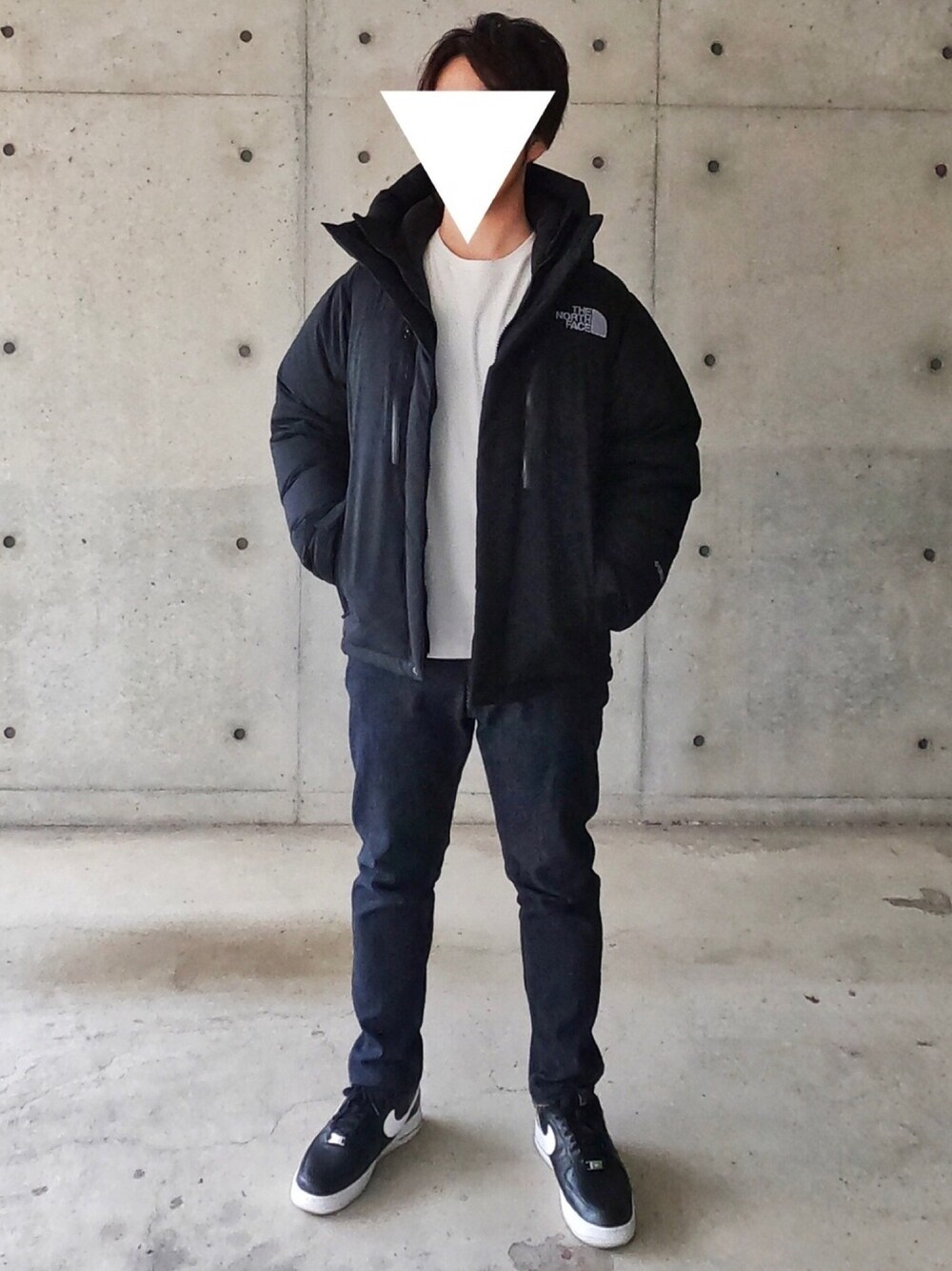 「シンプル、カジュアルコーデ、THE NORTH FACE、Baltro Light Jacket、バルトロライトジャケット、NIKE、AIR FORCE 1、ダウンジャケット、デニム」｜「THE NORTH FACEのザ・ノース・フェイス メンズハイロフトダウンパーカー / バルトロライトジャケット（ダウンジャケット/コート、ブラック系）」を使った、MATCHさん（メンズ・169cm）の冬コーディネートの1枚目の写真