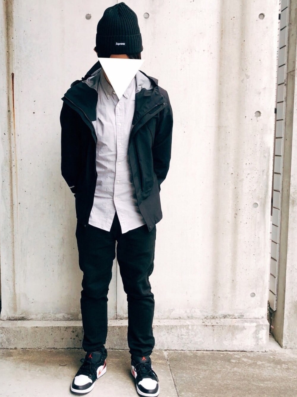 「今日のコーデ、シンプル、supreme、THE NORTH FACE、マウンテンパーカー、united arrows、NIKE、AIR JORDAN、スニーカー、春アウター」｜「Supreme のアイテム（ニットキャップ/ビーニー、ブラック系）」を使った、MATCHさん（メンズ・169cm）の春コーディネートの1枚目の写真
