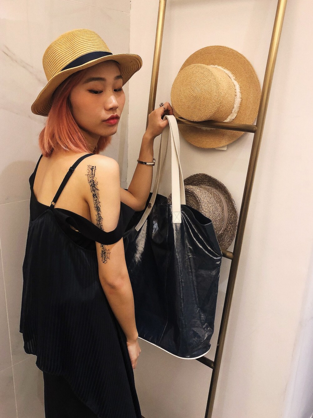 「MUのアイテム（ハンドバッグ、ブルー系）」を使った、haxhaxさん（レディース・168cm）の春コーディネートの1枚目の写真