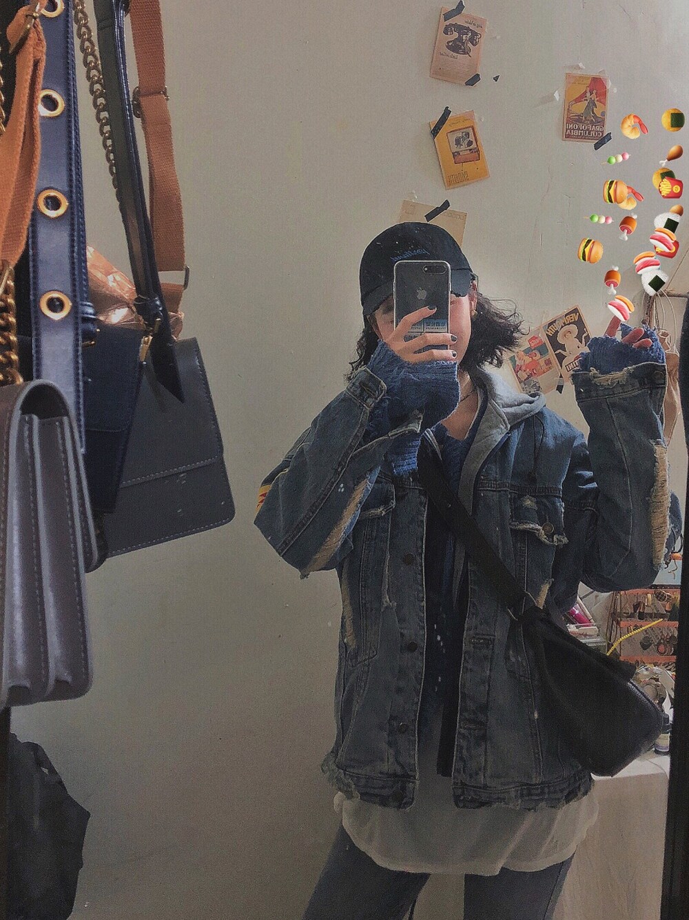 「街头搭配」｜「Hollisterのアイテム（デニムジャケット、ブルー系）」を使った、haxhaxさん（レディース・168cm）の秋コーディネートの1枚目の写真